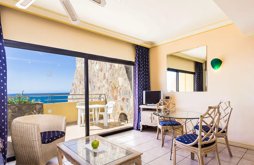 Apartamentos Bluebay Beach Club-1
